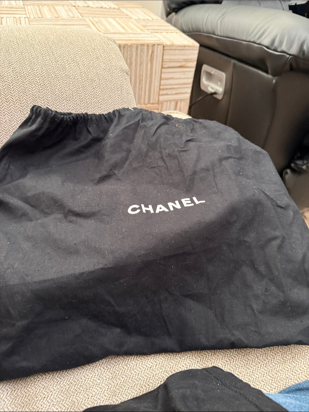 Pre owned luxury CHANEL Black Quilted CC Vanity Bag with Gold Hardware - Picture 12 of 12